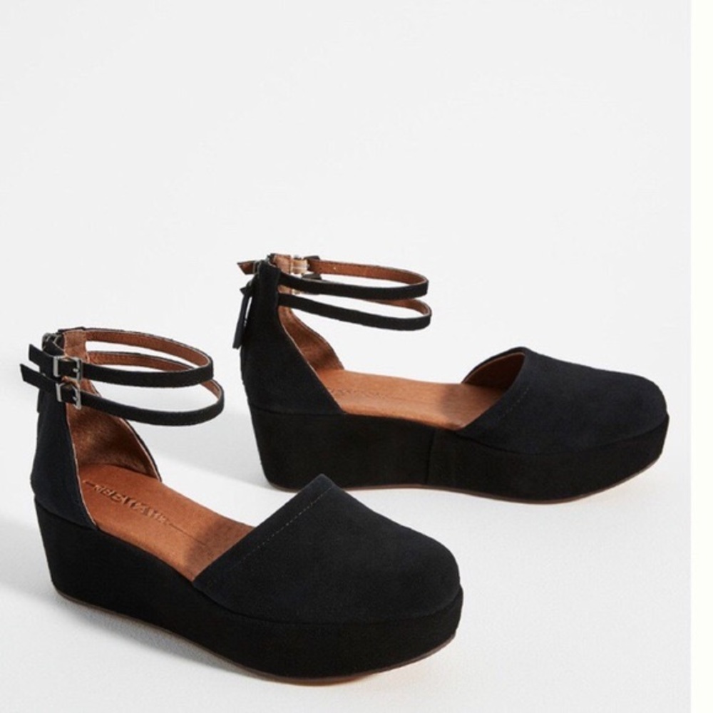 Anthropologie Black Velvet Heeled Platforms Sz 8 1/2